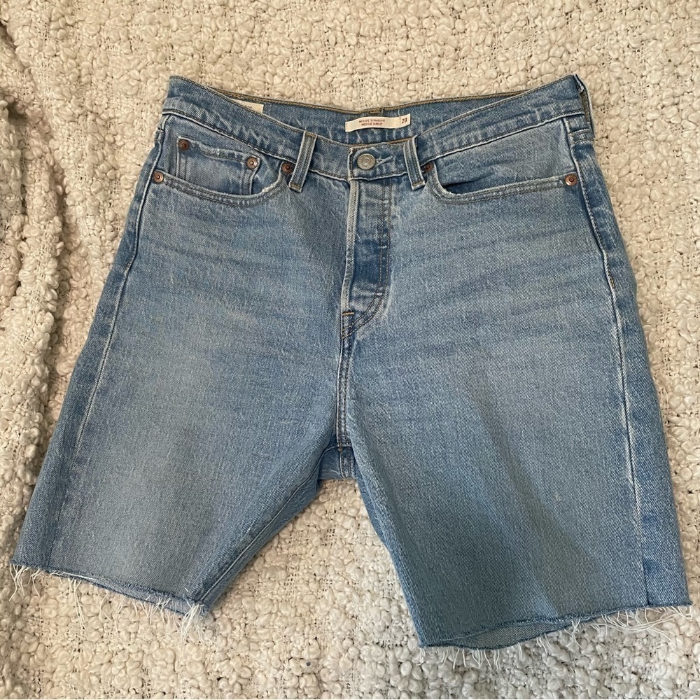LEVI’S Wedgie Cut Off Blue Jean Shorts 28